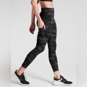 NWT Athleta Ultimate Camo 7/8 Tight Sz. Small